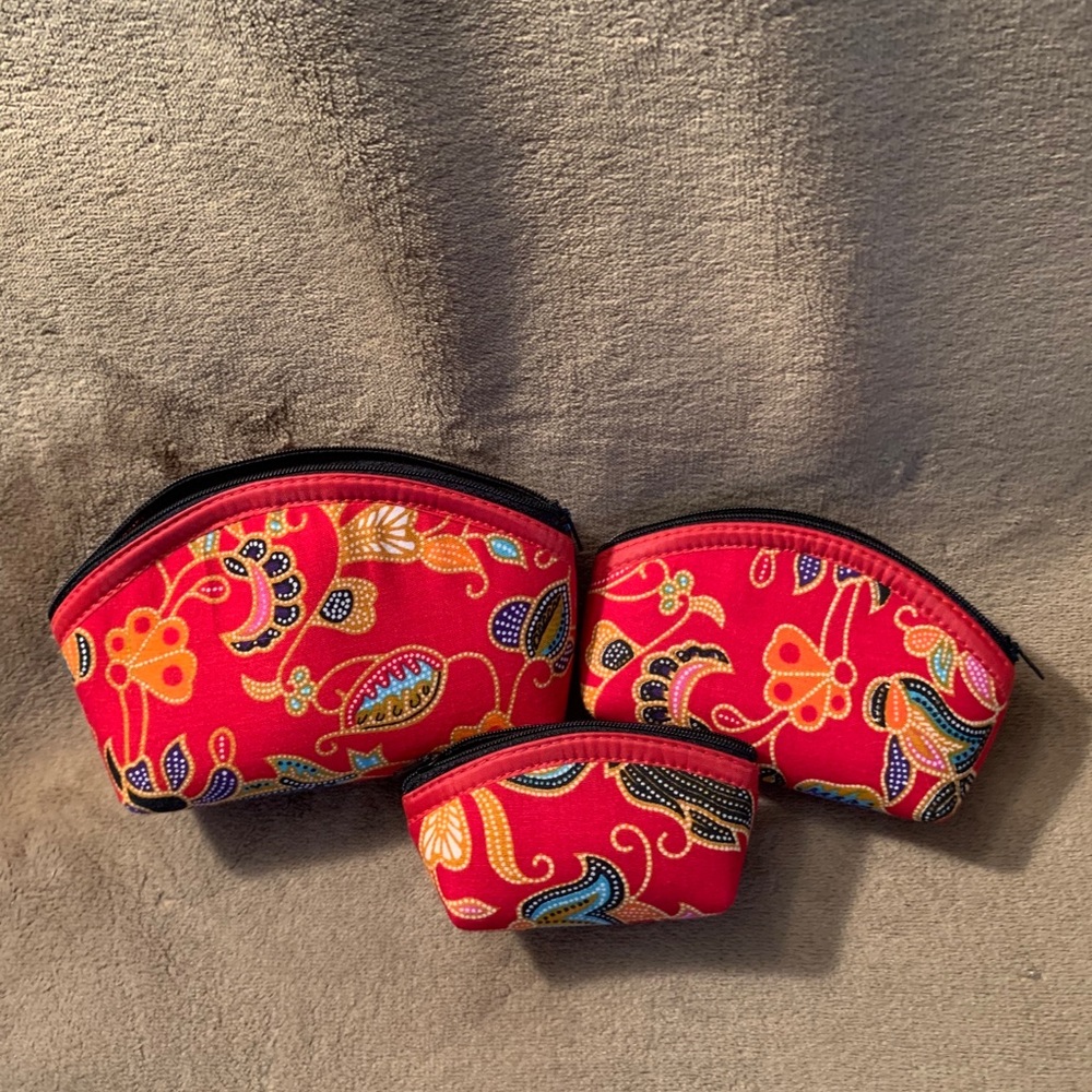 Unbranded 3 piece nesting cosmetic cases. NWOT